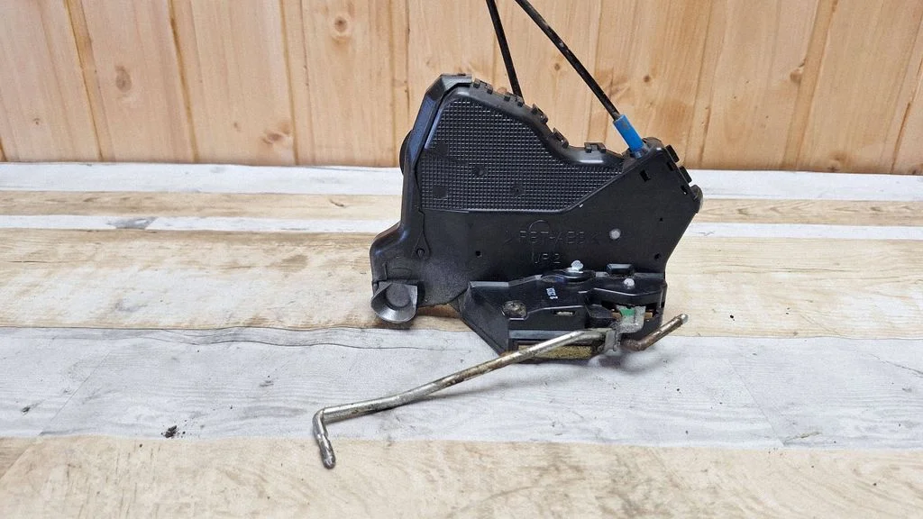 Front door lock – front right