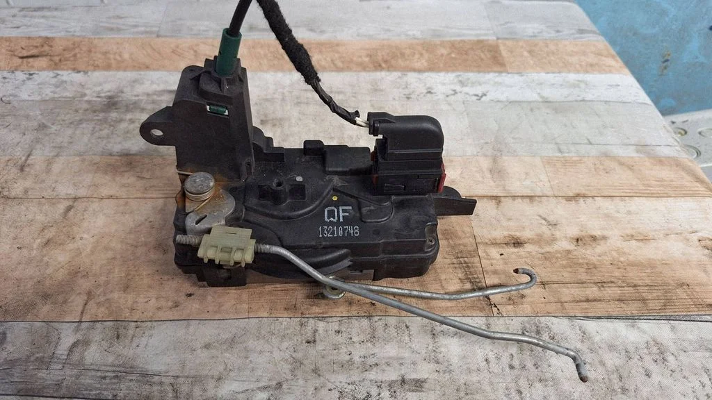 Front door lock 13210748