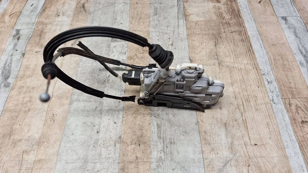 Front door lock 1J0973714