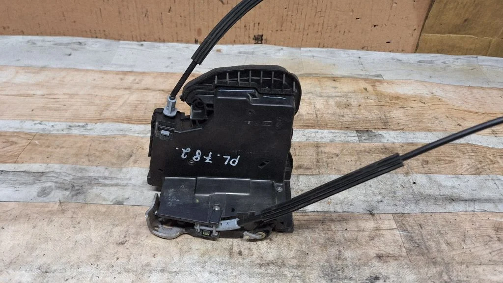 Front door lock – front left