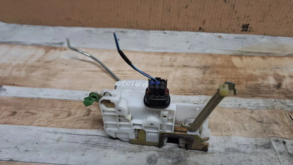 Front door lock – front right