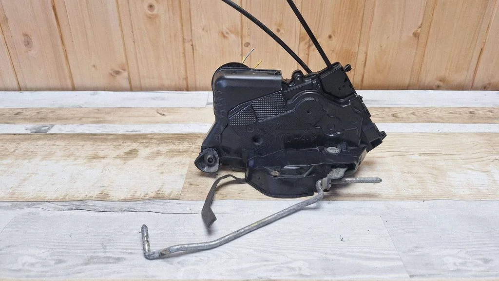 Front door lock – front right