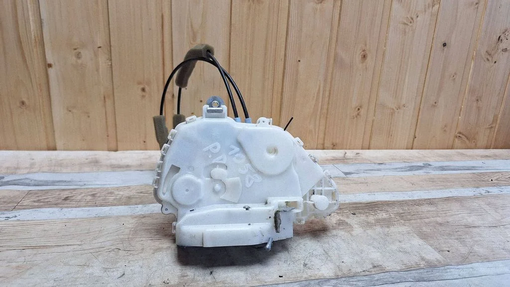 Front door lock – front right