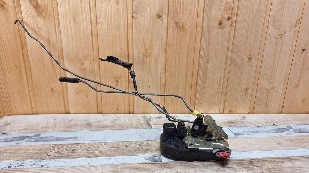 Front door lock – Chrysler Voyager (2004-2007)