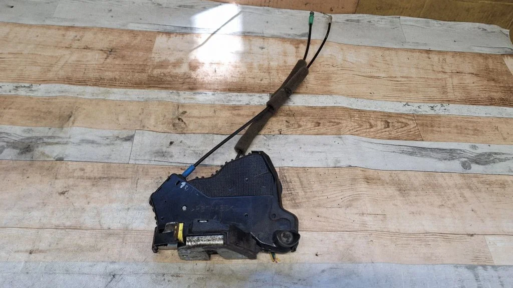 Front door lock – front left