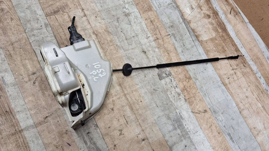 Front door lock – front left