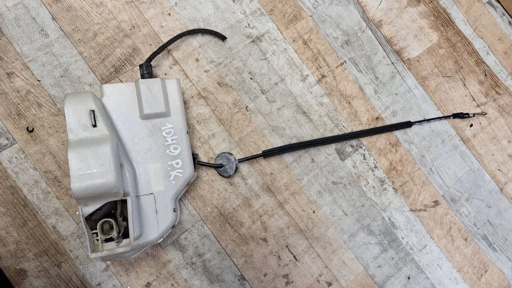 Front door lock – front left
