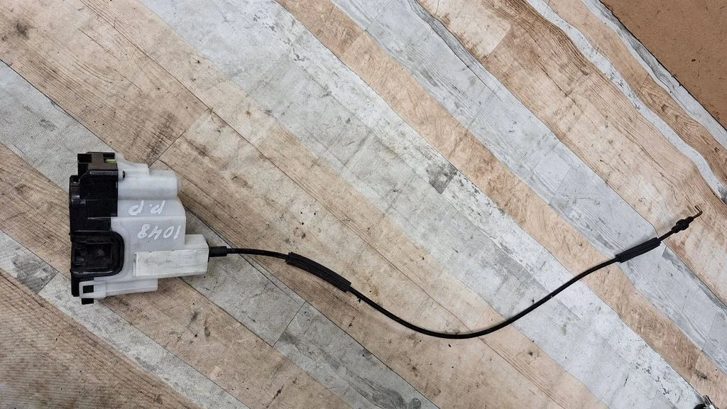 Front door lock A071875