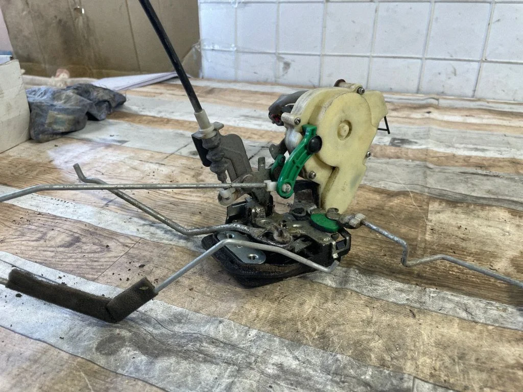 Front door lock – front right