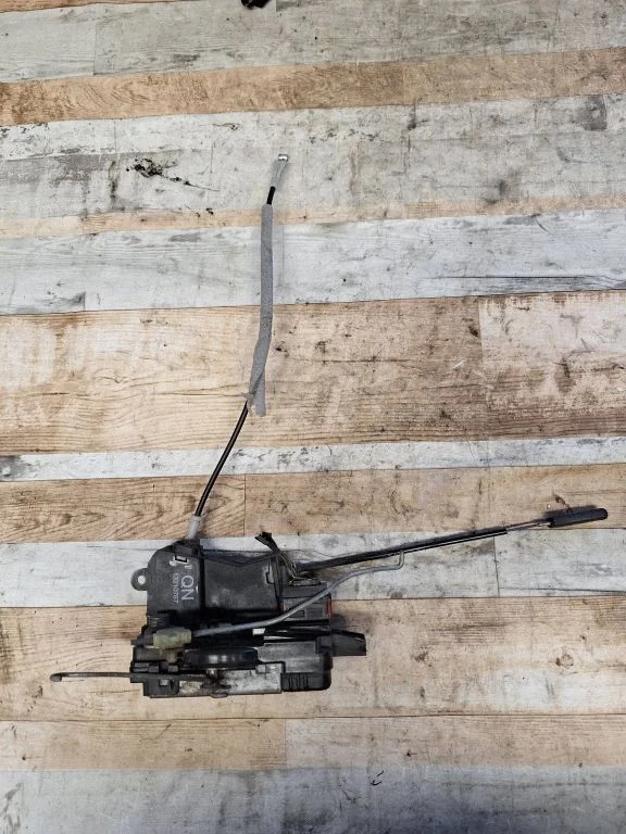 Front door lock L940128A