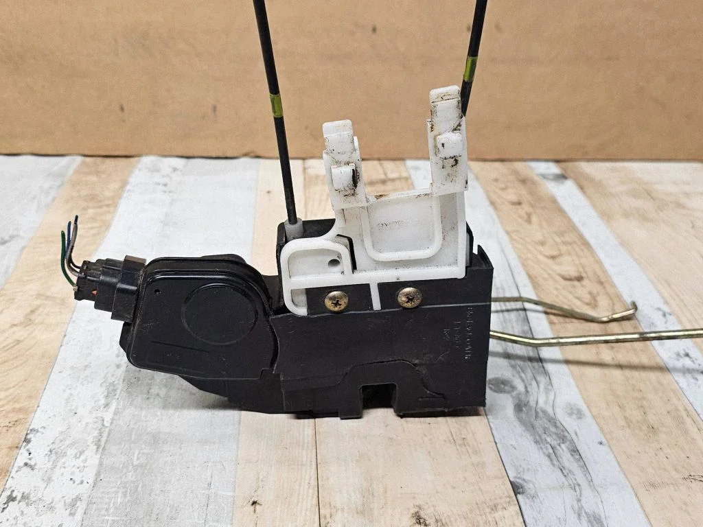 Front door lock – Hyundai Santa Fe (2000-2006)