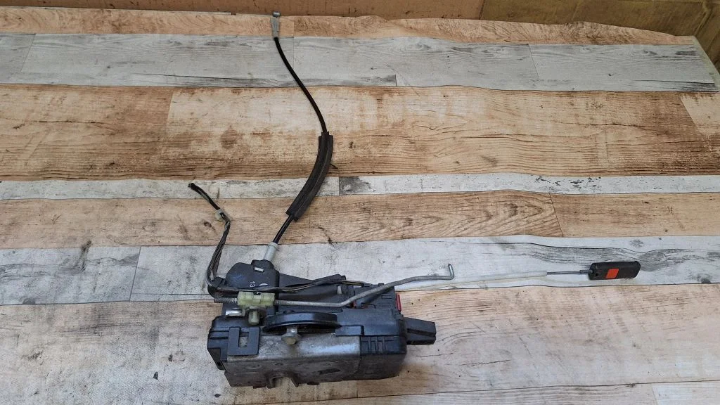 Front door lock – Opel Vectra C (2005-2009)
