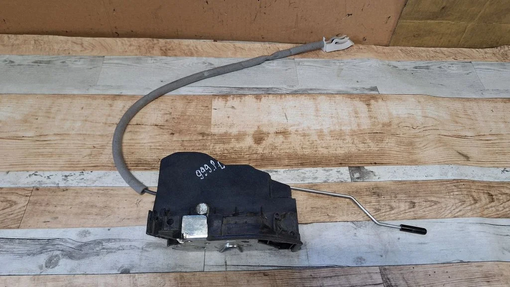 Front door lock – front left