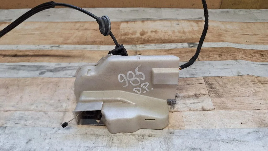Front door lock – front right