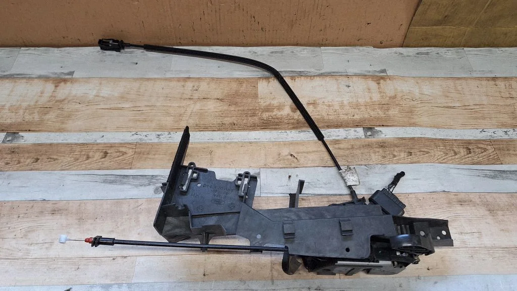 Front door lock AM5AU21812BB