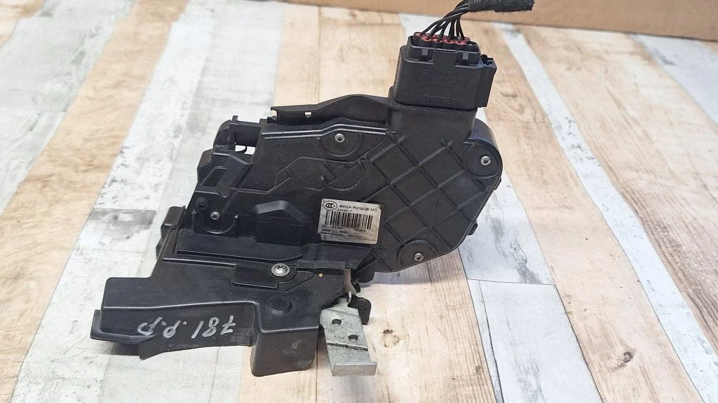 Zamek drzwi przednich 6M2AR21812MC