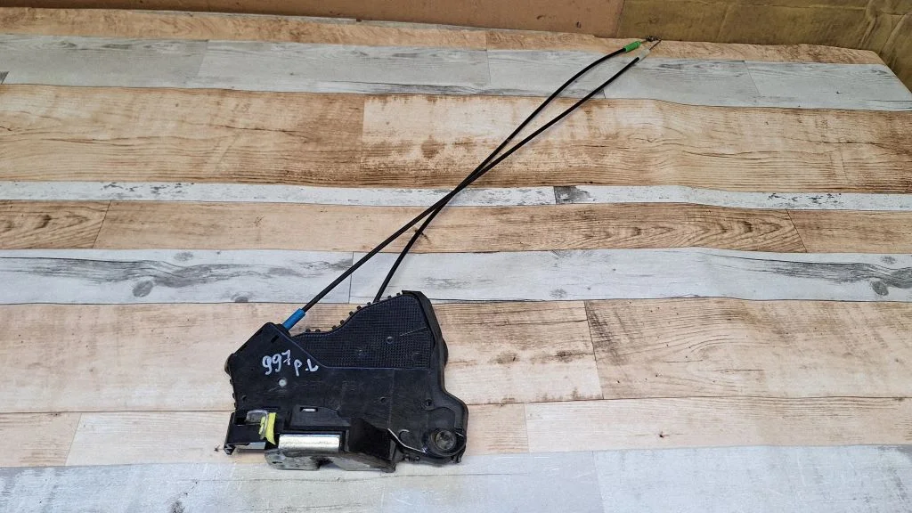 Front door lock – front left