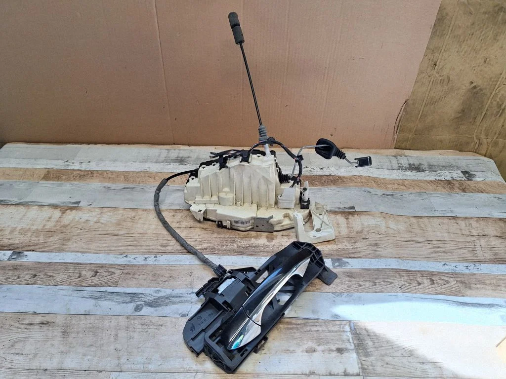 Front door lock – Mercedes-Benz S-Class W221 (2005-2013)