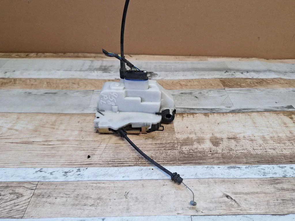 Front door lock – front left