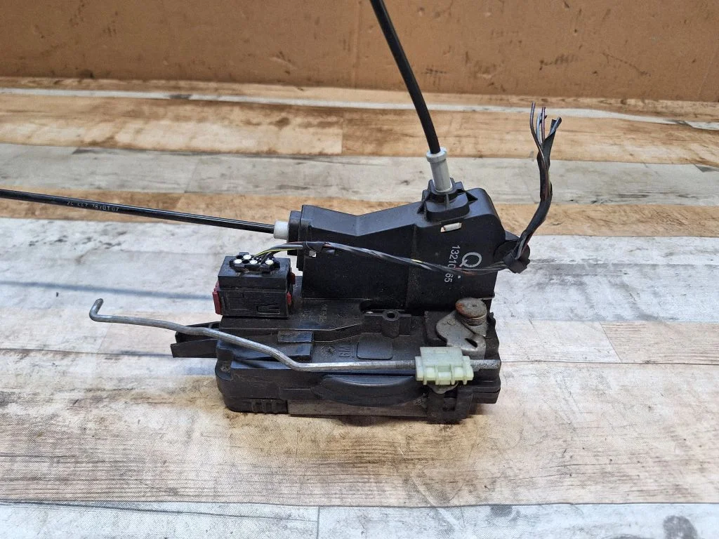 Front door lock 13210765