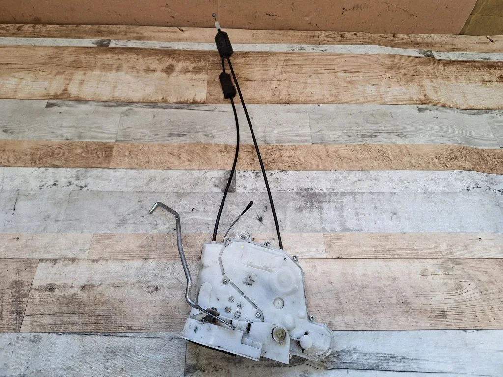 Front door lock – front right