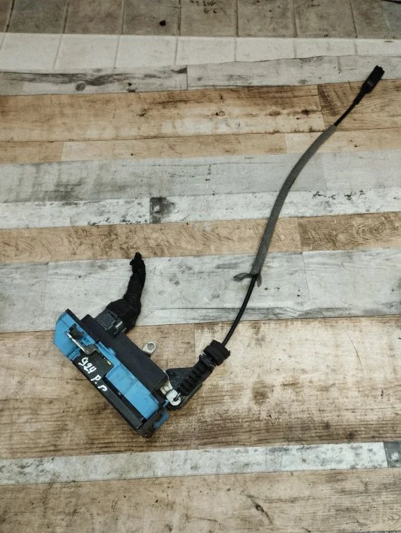 Front door lock – front right