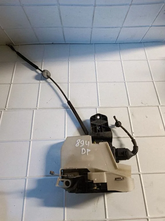Priekšējo durvju slēdzene 3B0837868