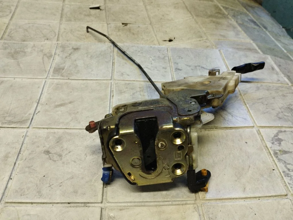 Front door lock 8055361U66