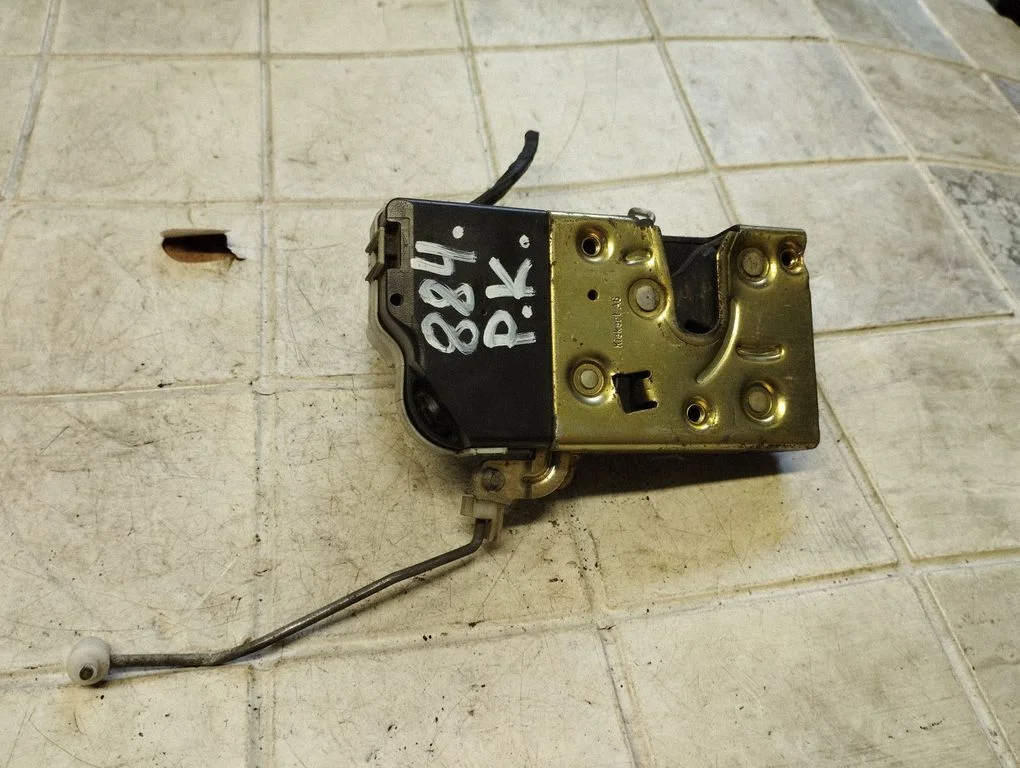 Front door lock – front left