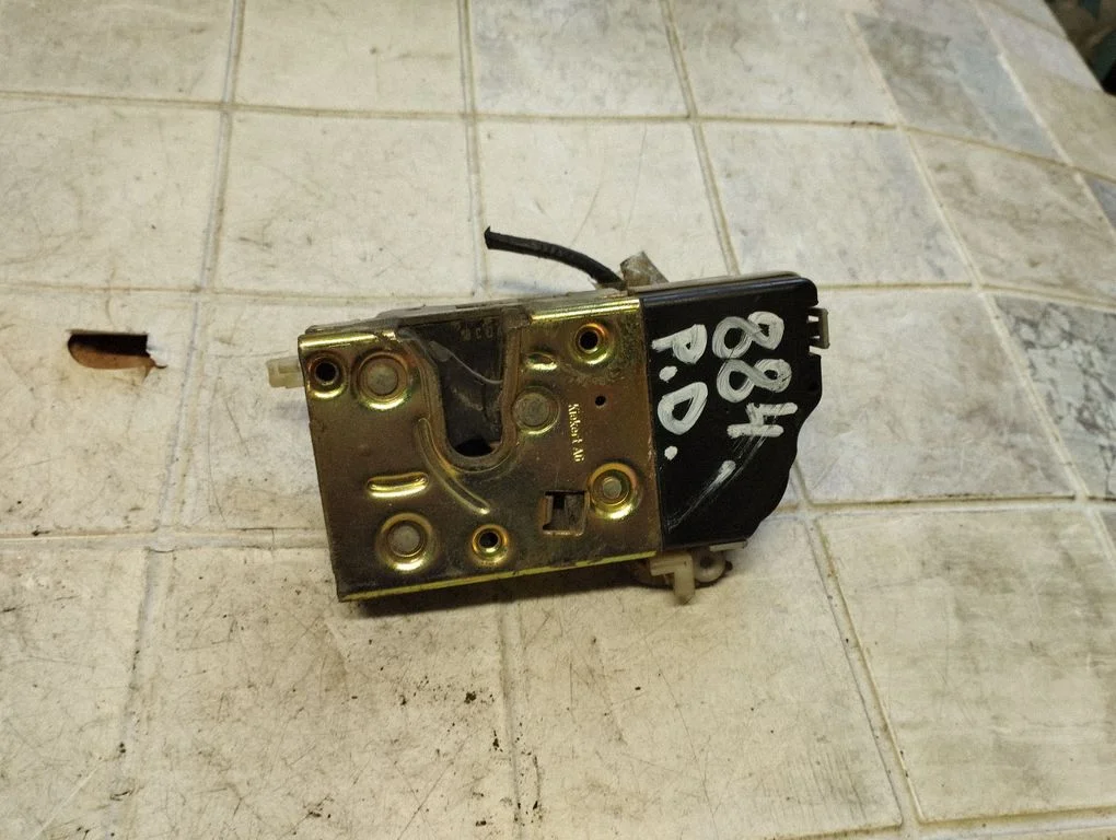 Front door lock – front right