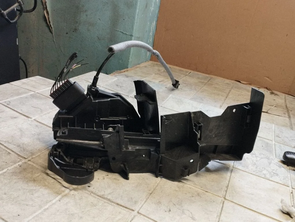 Front door lock BM5AA21813AE