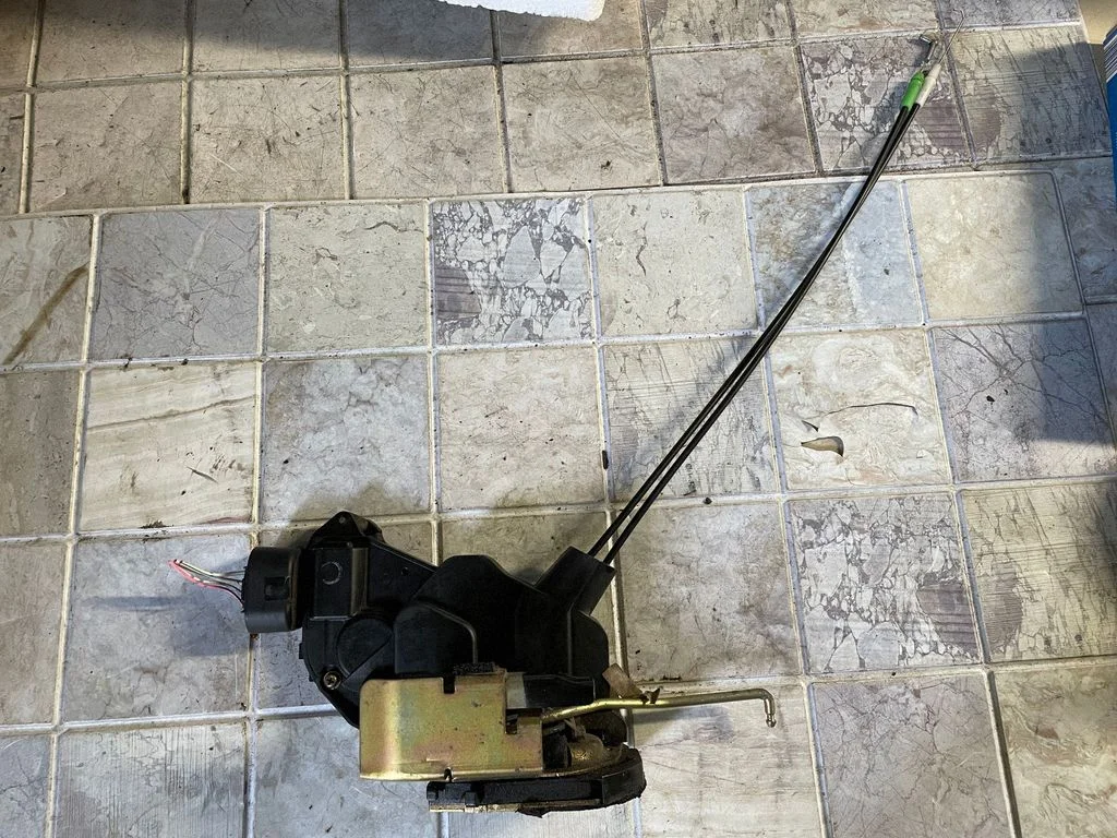 Front door lock – front left