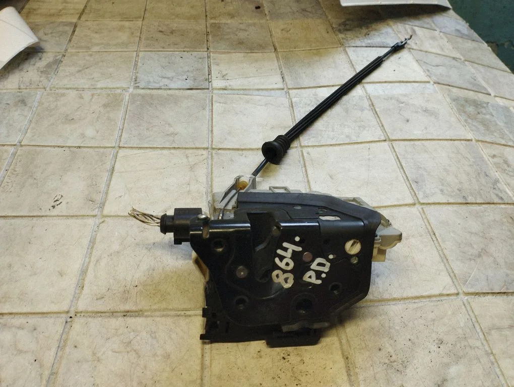 Front door lock 3C1837016A