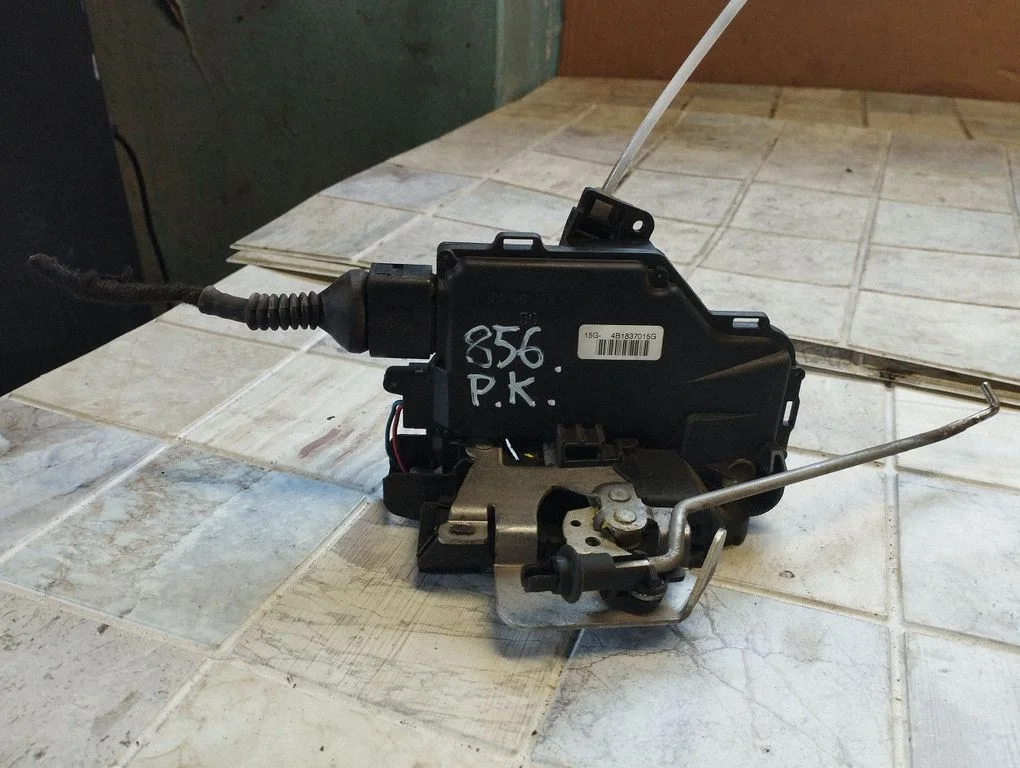 Esiukse lukk 4B1837015G