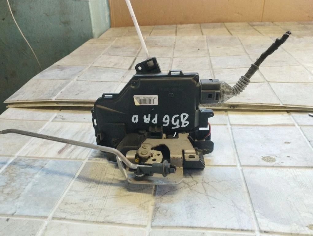 Esiukse lukk 8E1837016C