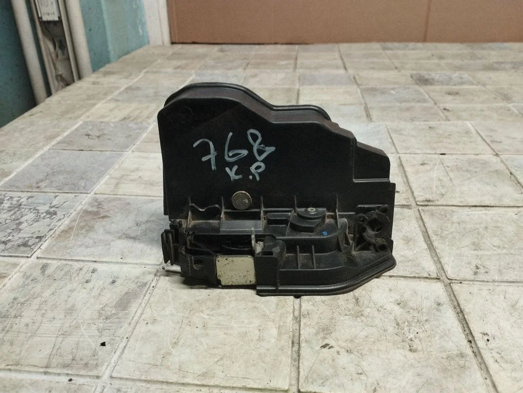 Front door lock 7167071