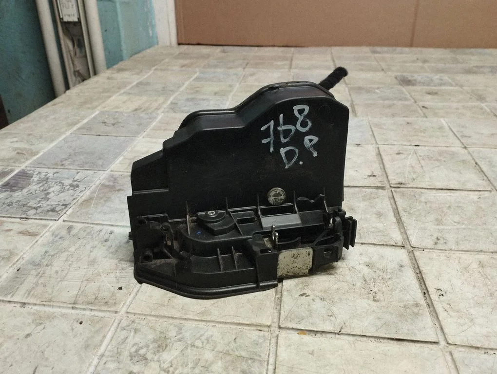 Front door lock 7167074