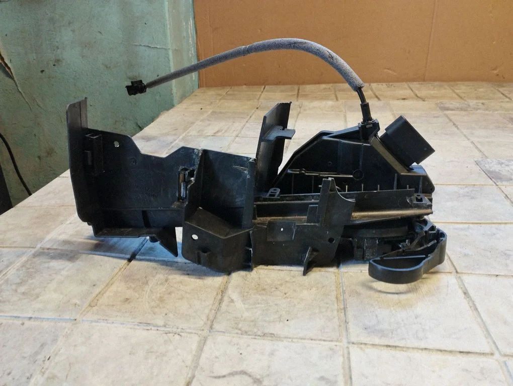 Front door lock BM5AA21812BE