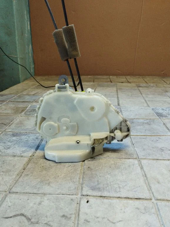 Front door lock – front right