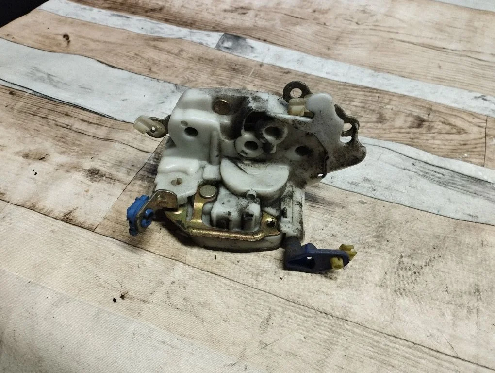 Front door lock – front right