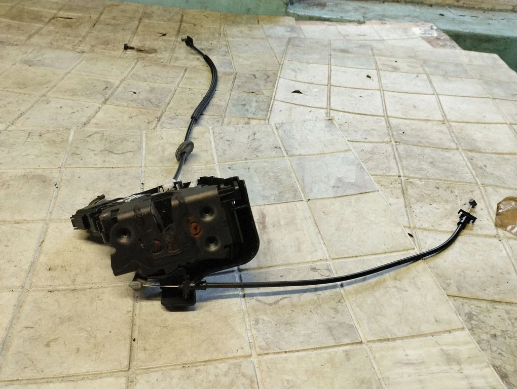 Zamek drzwi przednich 7M5AR21812AA
