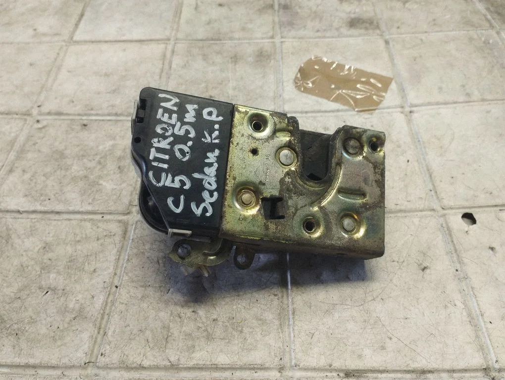 Front door lock – front left