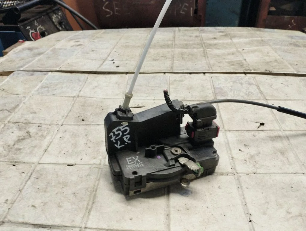 Front door lock 24444015