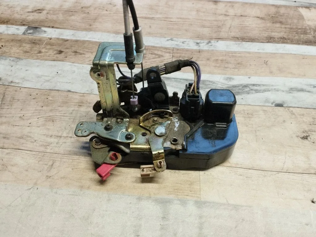 Front door lock – front left