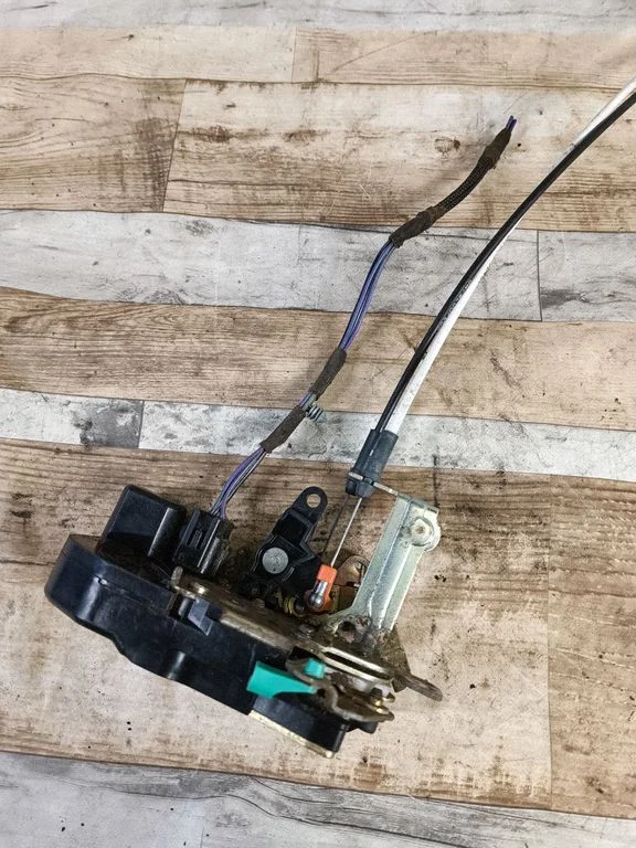 Front door lock – front right