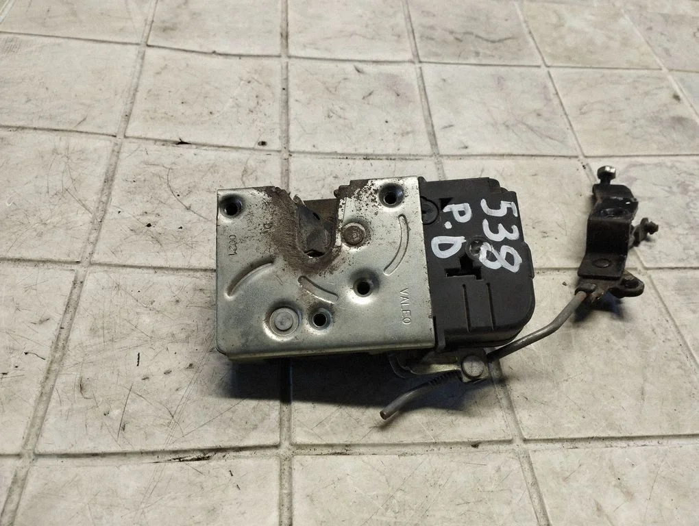 Front door lock – front right