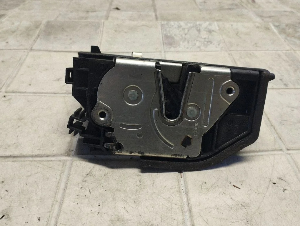 Front door lock – BMW 1 Series E81 E87 (2004-2011)