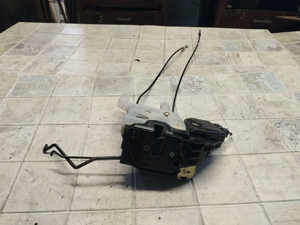 Front door lock – front left