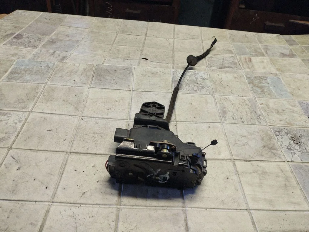 Front door lock – front left