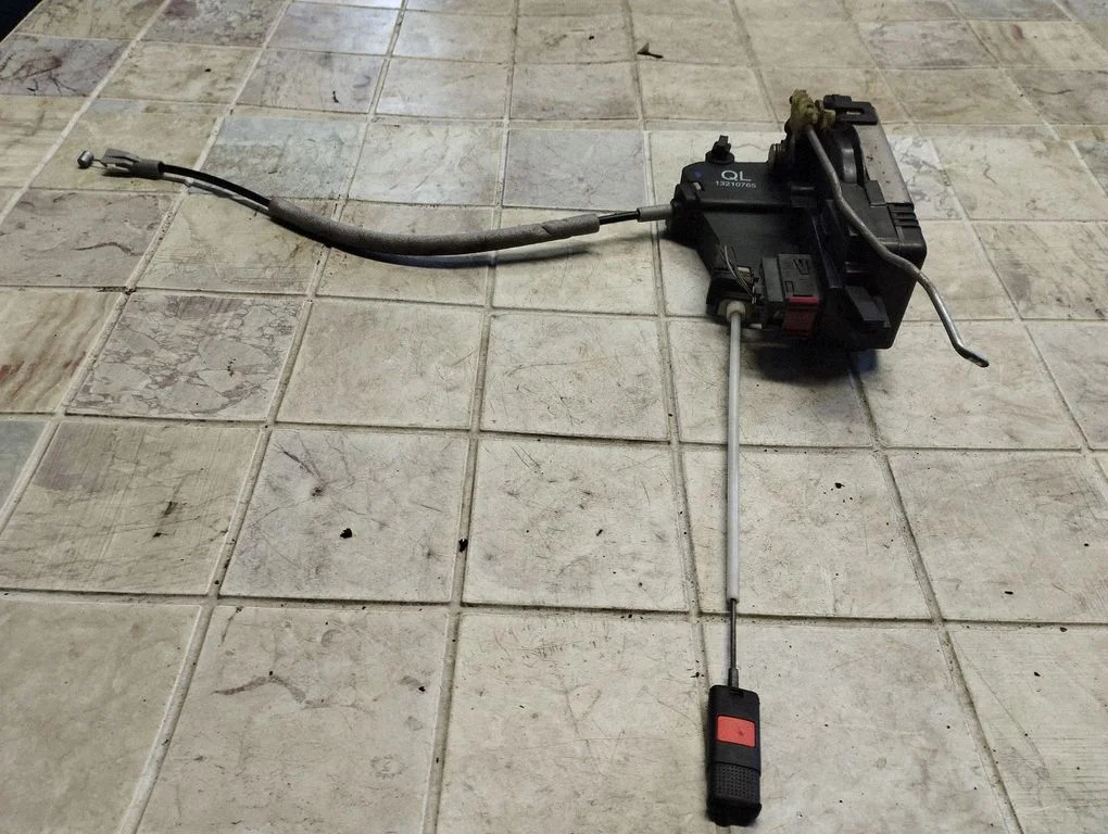 Front door lock 13210765